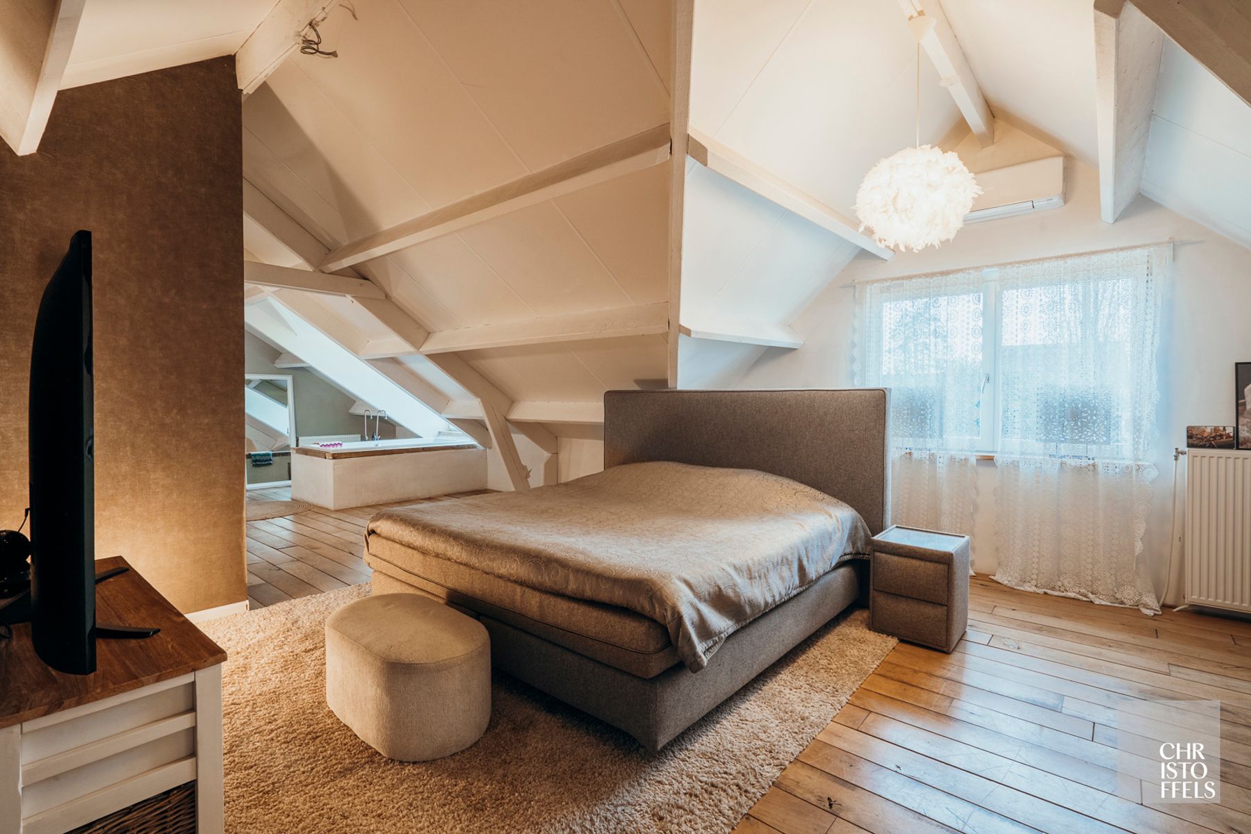 Gerenoveerde langgevel hoeve op een perceel van 1.060 m²!  foto 14