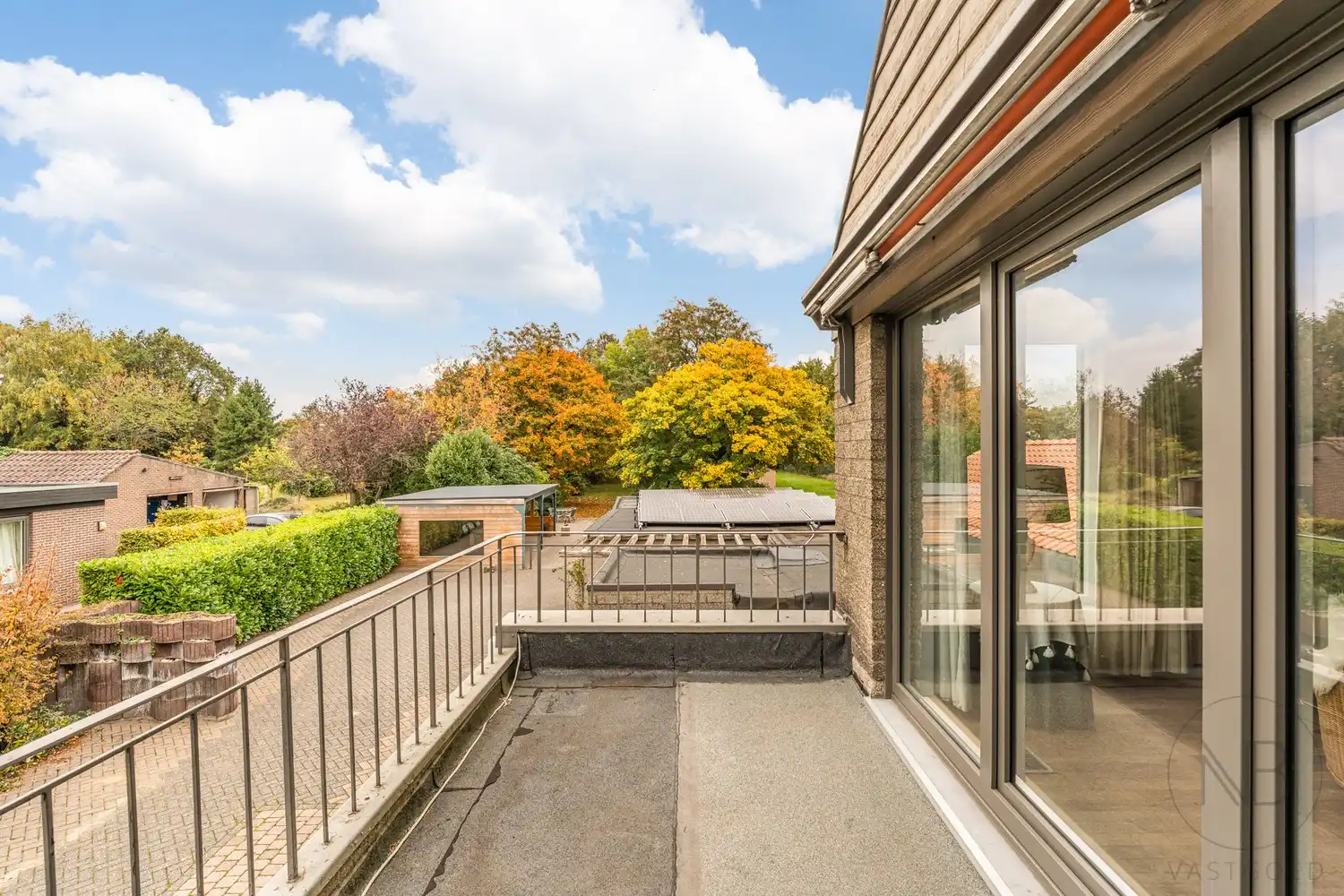 Pand met vergunde praktijkruimte, woonst, garage en carport in Opglabbeek foto 6