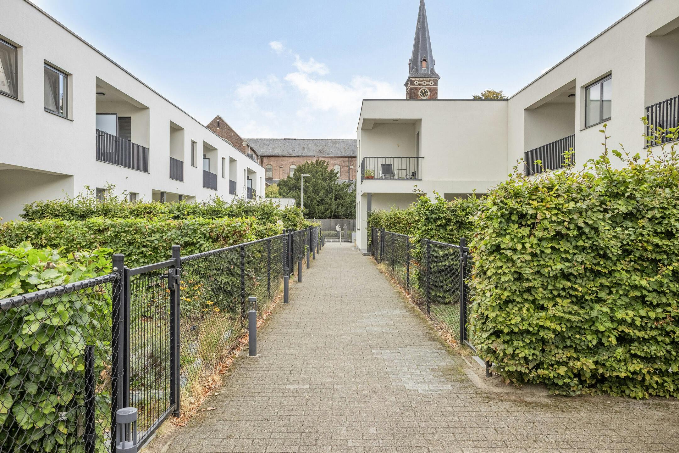 Appartement met 3 slaapkamers in afgesloten woonerf foto 2