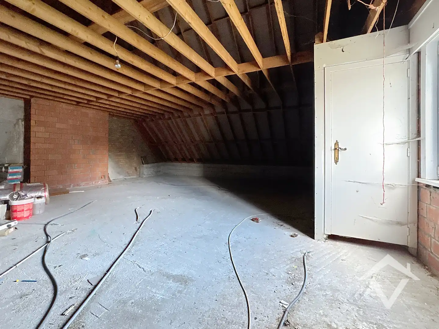Alleenstaande woning met naastliggend stuk bouwgrond en weide te Eernegem foto 27