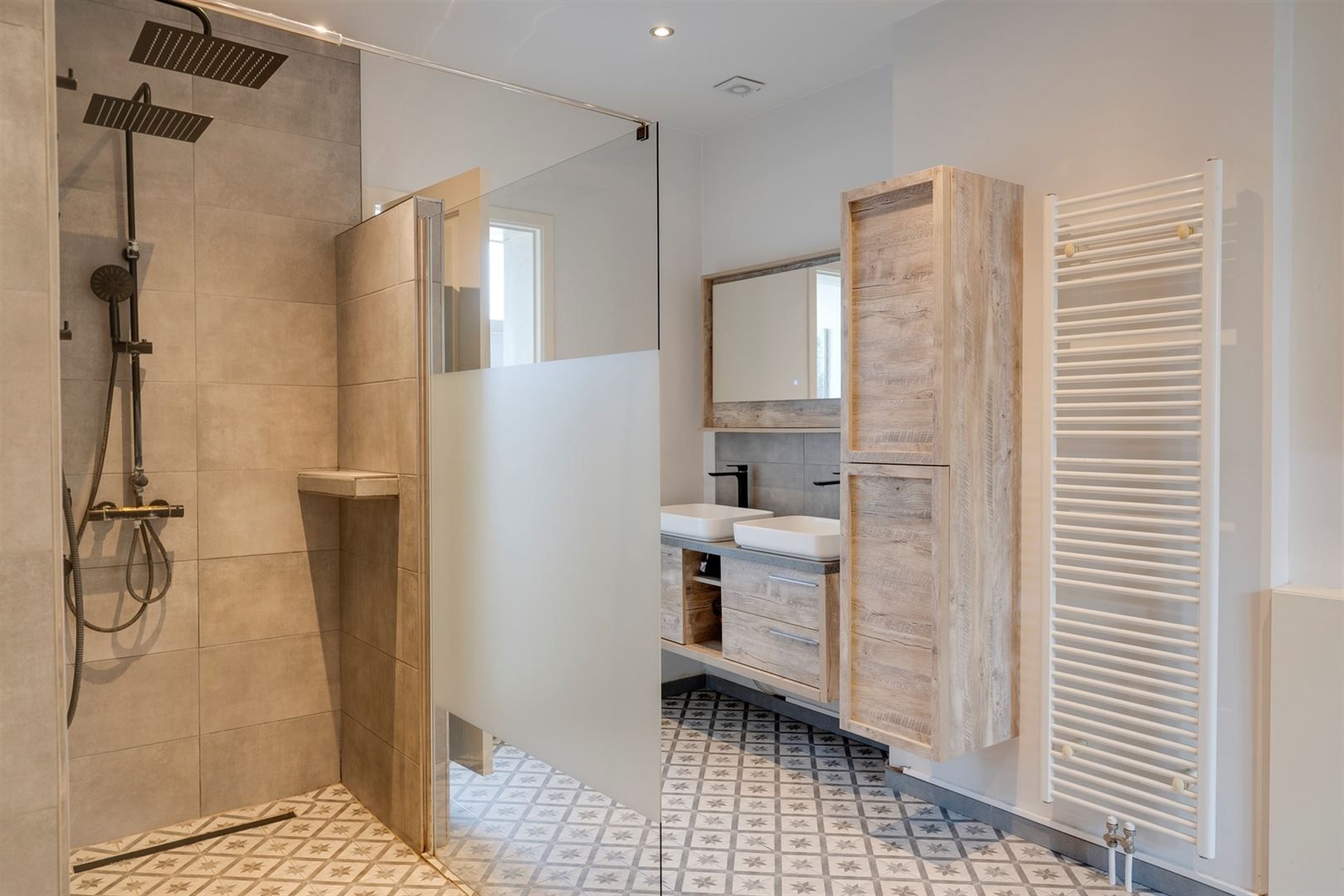 Karaktervolle herenwoning met zee aan ruimte foto 22