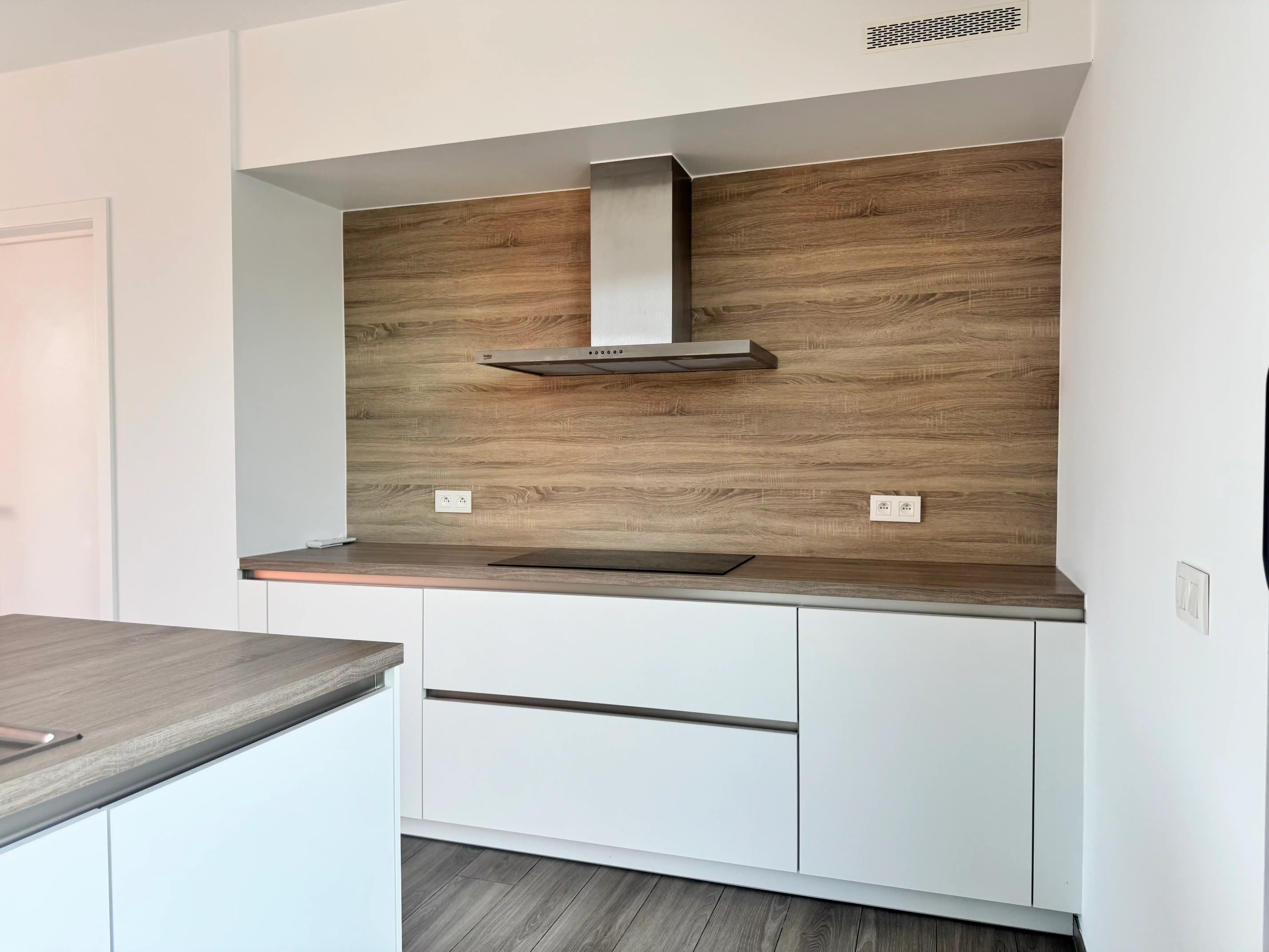 Modern appartement met 2 slaapkamers en 2 autostaanplaatsen foto 5