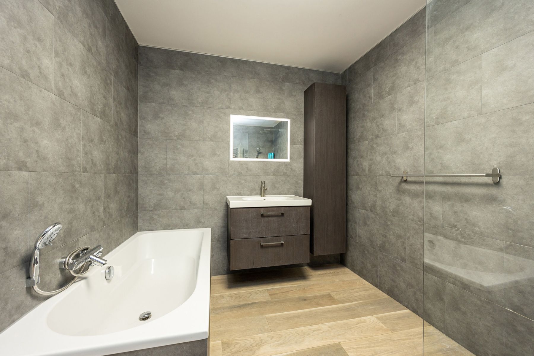 Gerenoveerd appartement op de 1ste verdieping met 3 slaapkamers in het centrum van Merksplas. foto 11