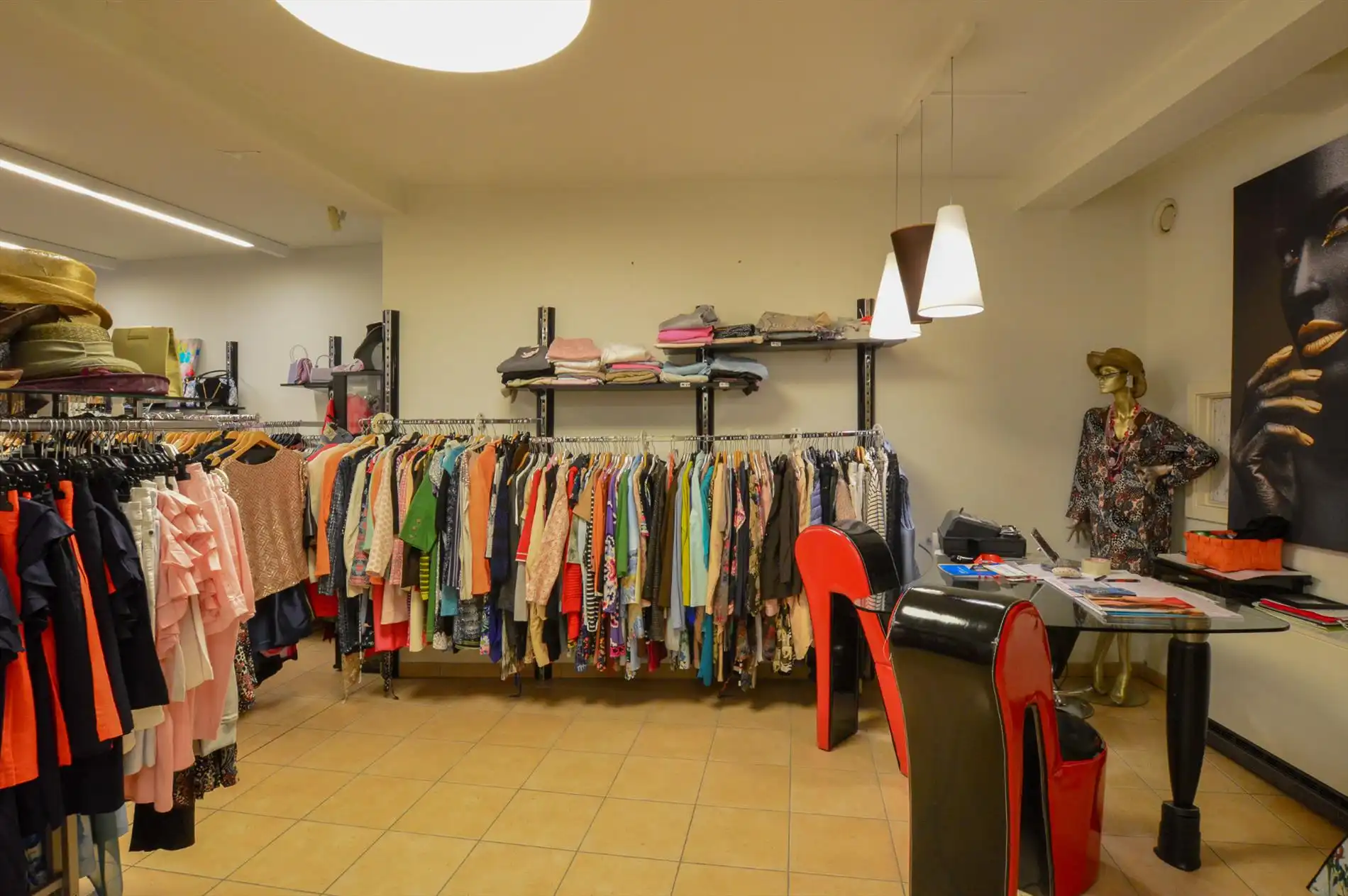 Goed gelegen handelsruimte/winkelruimte in het toeristisch centrum van Bredene aan zee foto 5