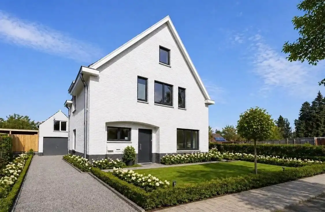 Zeer ruime en verzorgde woning met 5 slaapkamers en 2 badkamers op een groot perceel. foto 3