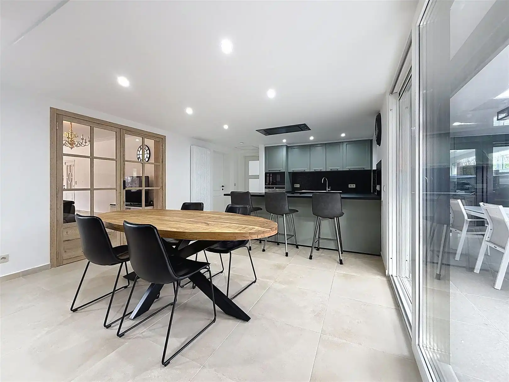 Ruime gerenoveerde woning, 5 slpks, 2 bdks, tuin, 11a 11ca  foto 8