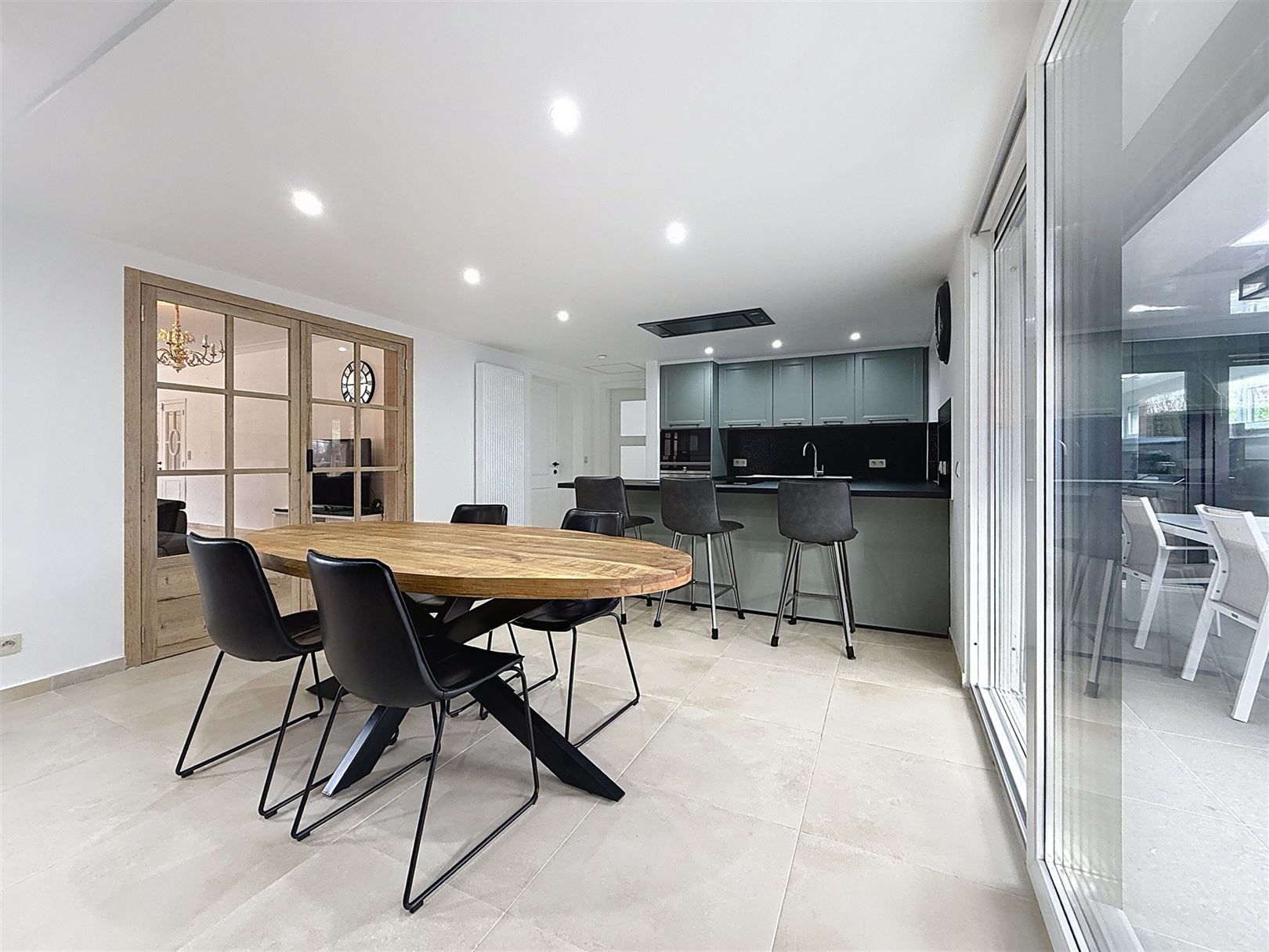 Ruime gerenoveerde woning, 5 slpks, 2 bdks, tuin, 11a 11ca  foto 8