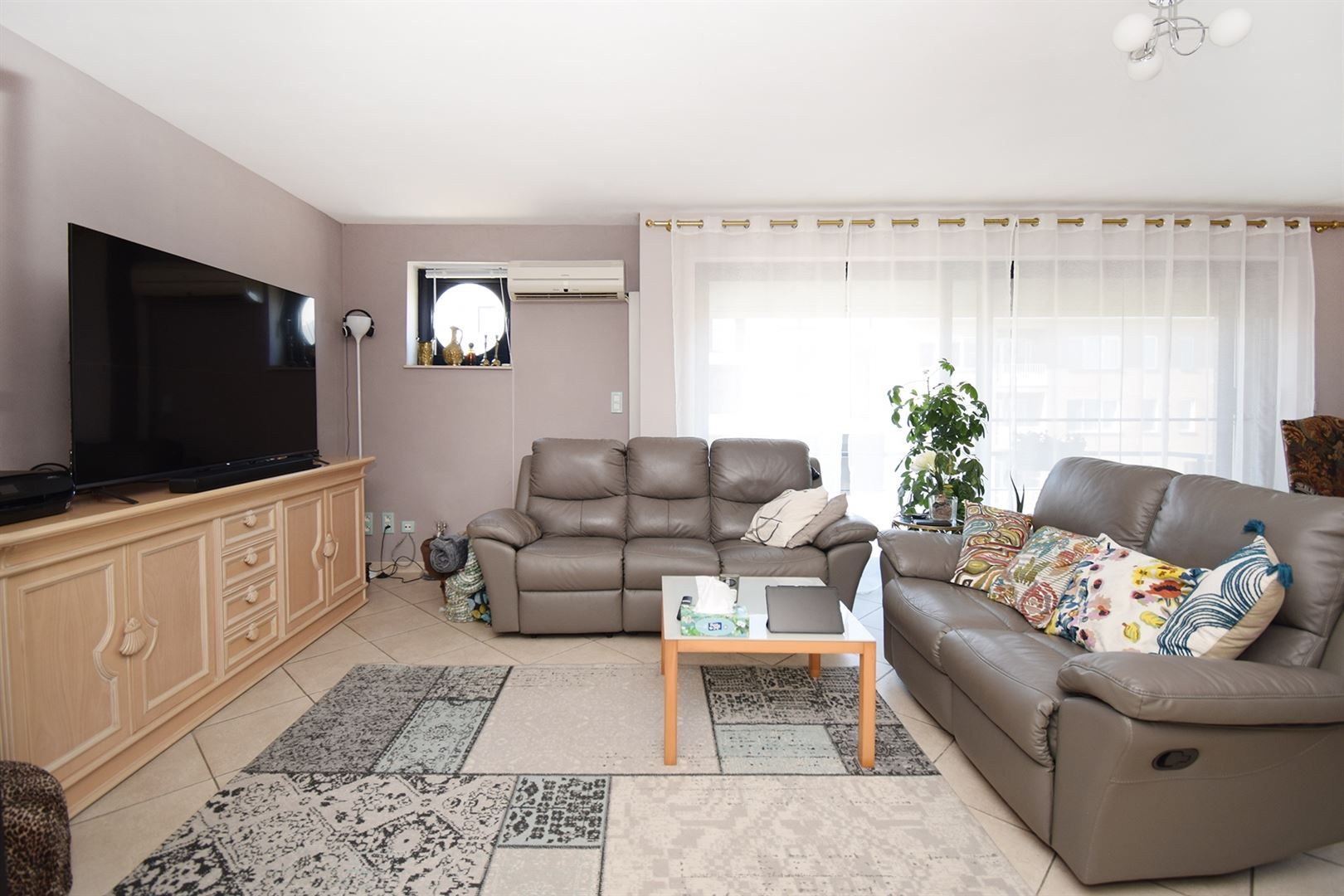 Ruim appartement met 2 slpks op centrale ligging! foto 4