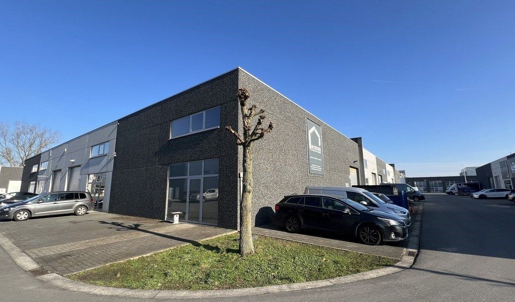 Magazijn met kantoor te huur in bedrijvenpark Braakakker in Wetteren foto 13