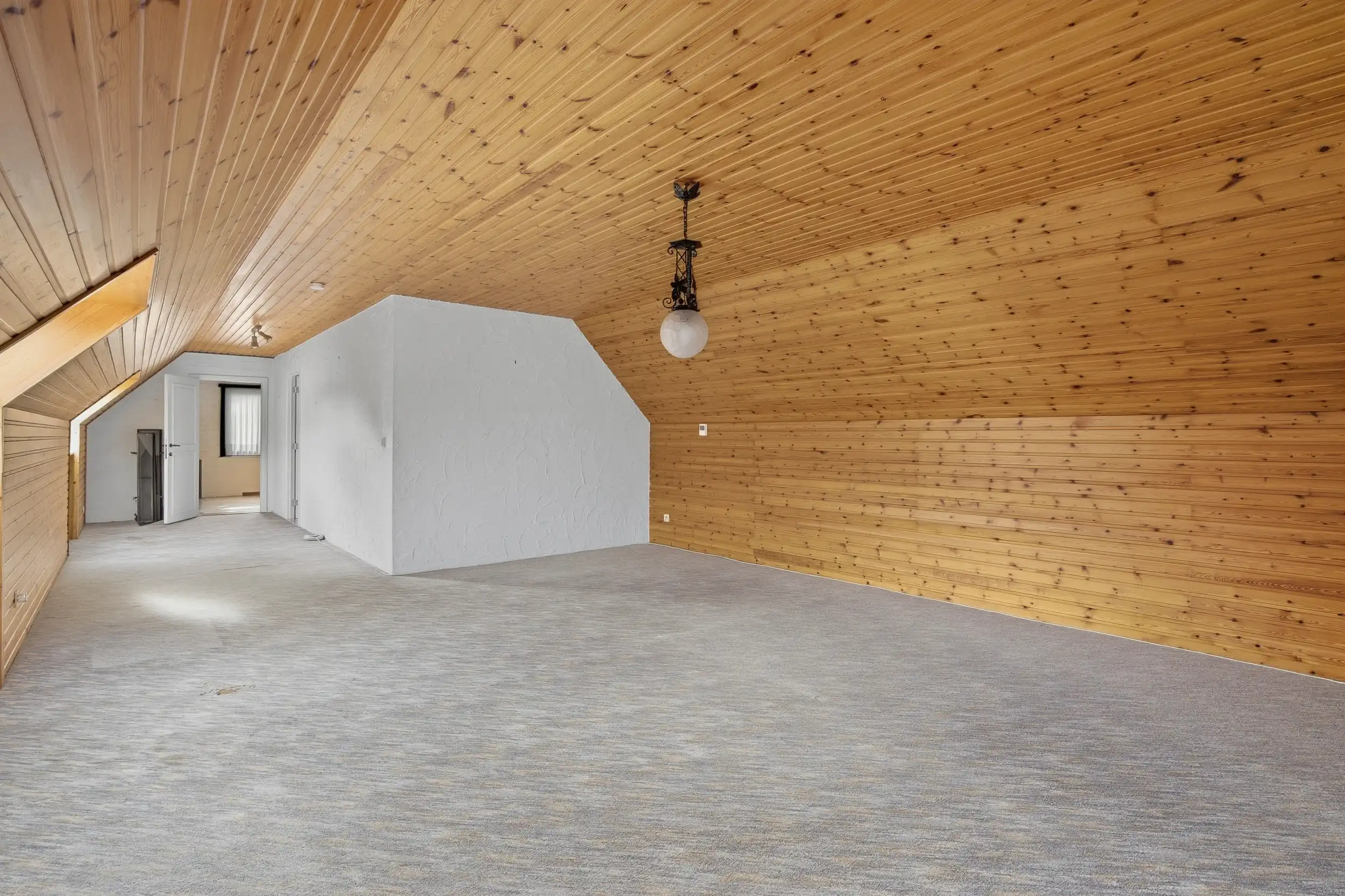 Ruime gezinshuis met garage in het groen foto 11