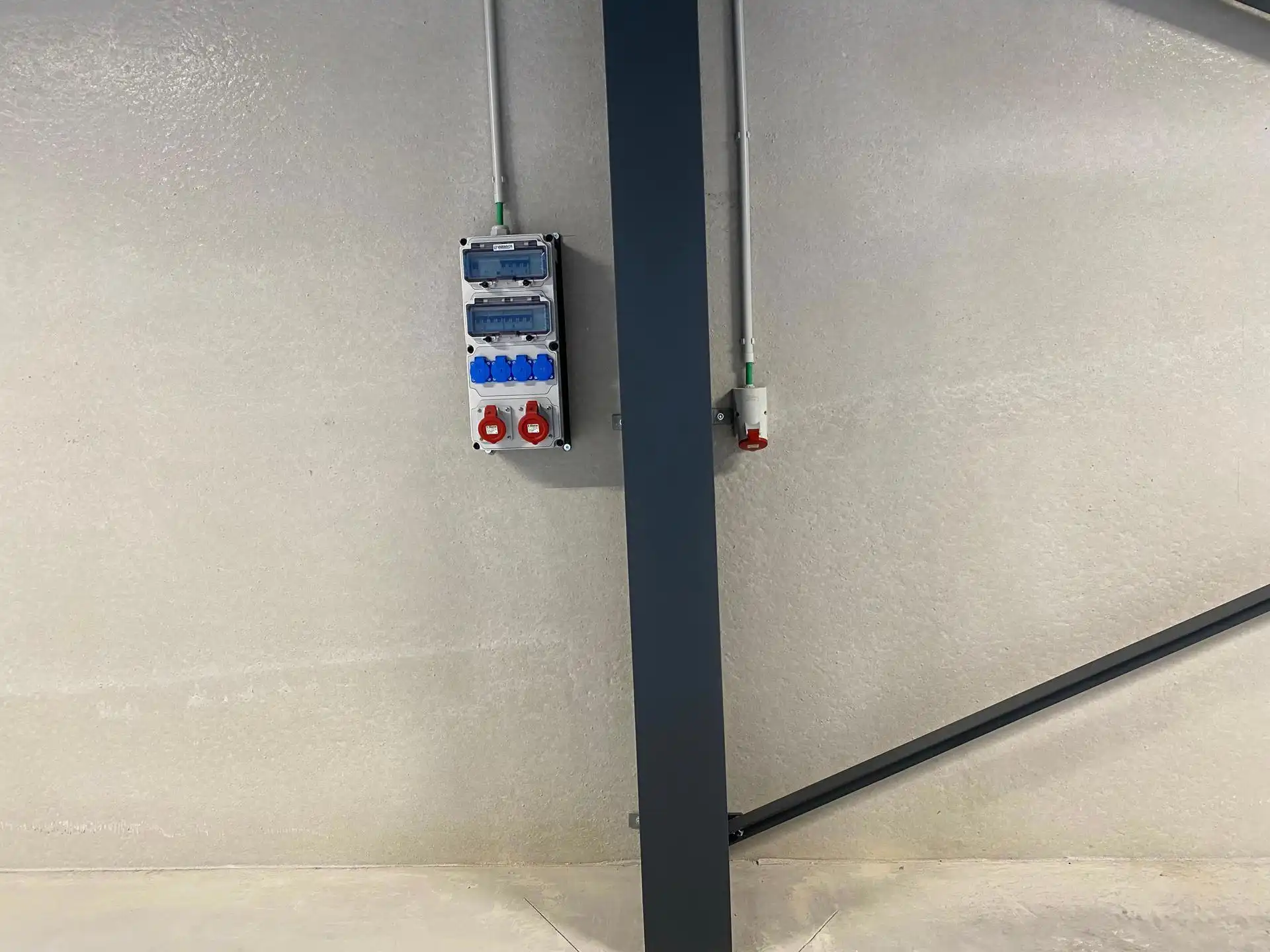 Nieuwbouw KMO-unit met 6 autostaanplaatsen te Beerse. foto 10