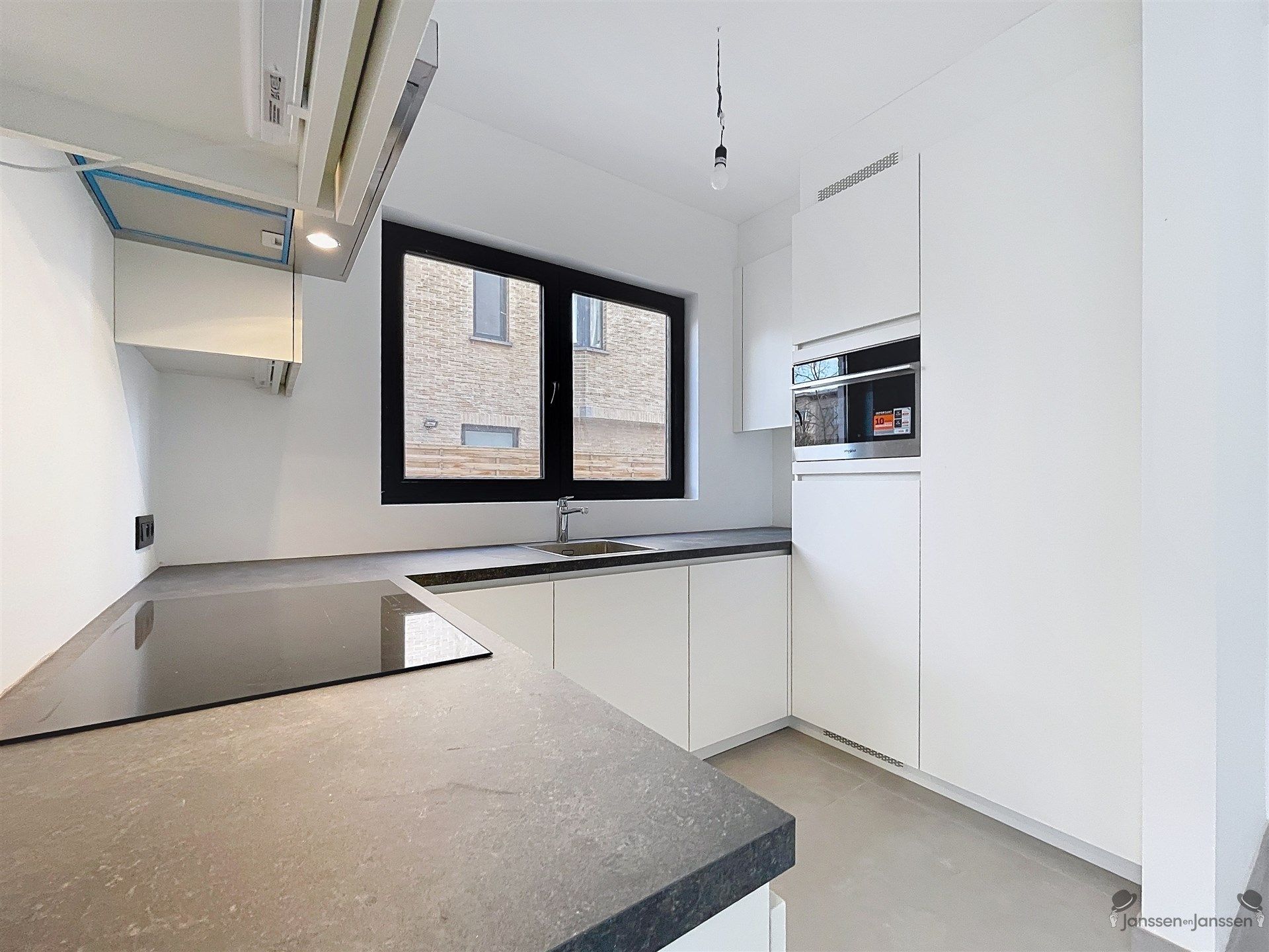 Gelijkvloers appartement met 2 slaapkamers, terras en tuin foto 4