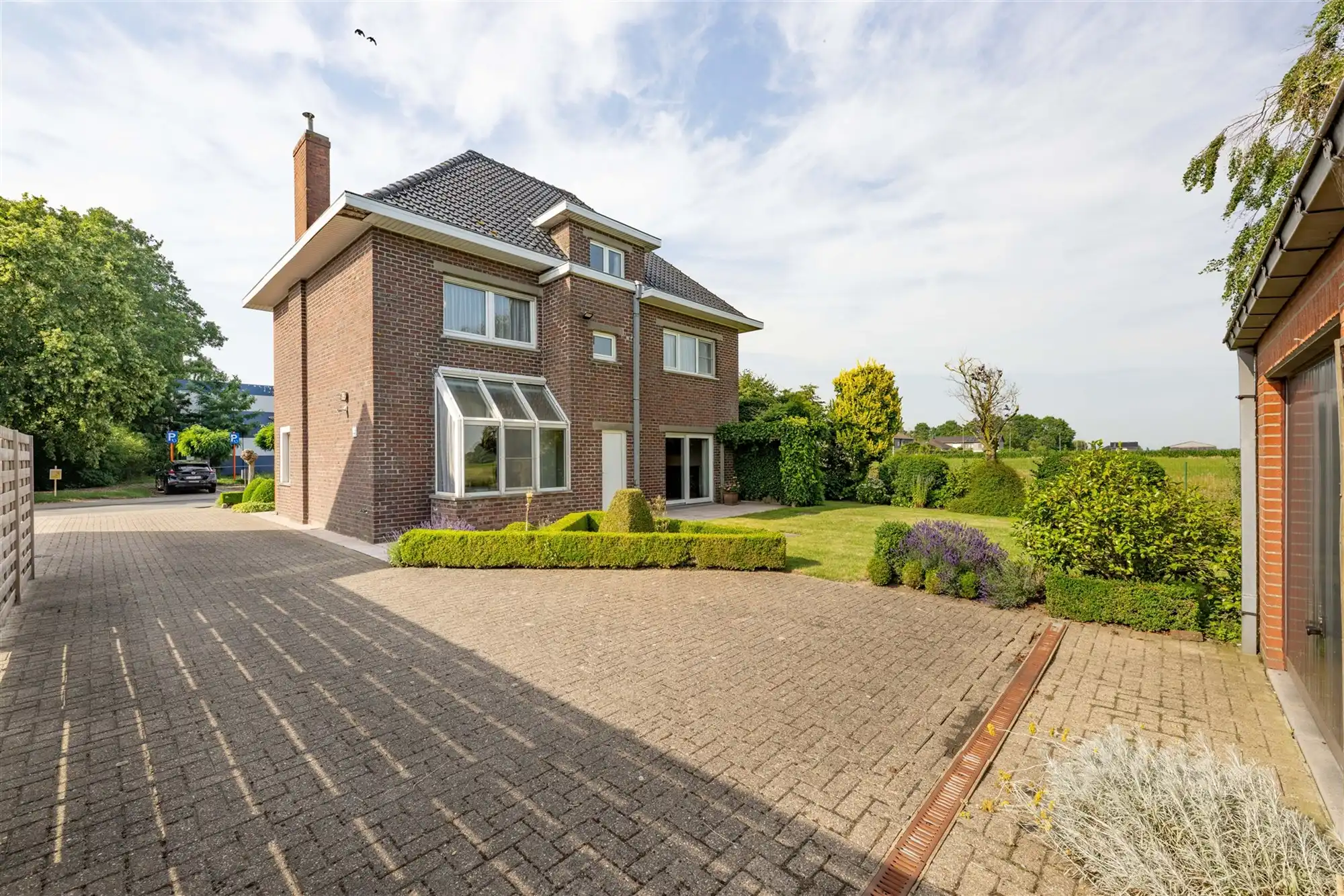 Woning met 4 slps, dubbele garage en zongerichte tuin foto 4