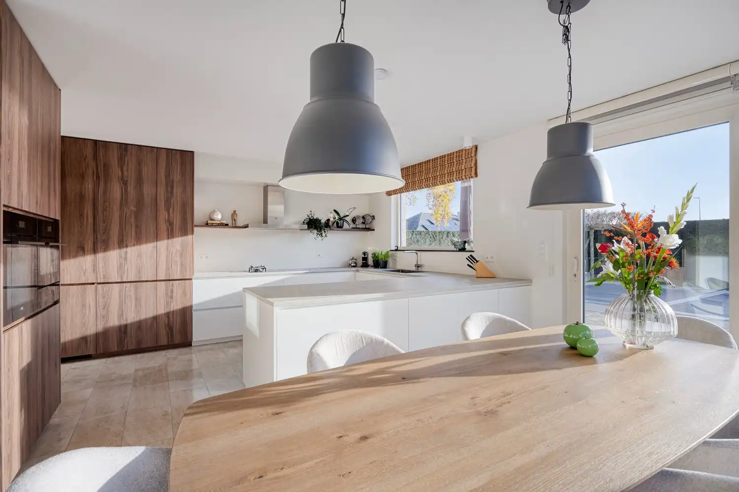 Ruime, energiezuinige gezinswoning met ingebouwd zwembad op toplocatie in Lanaken foto 2