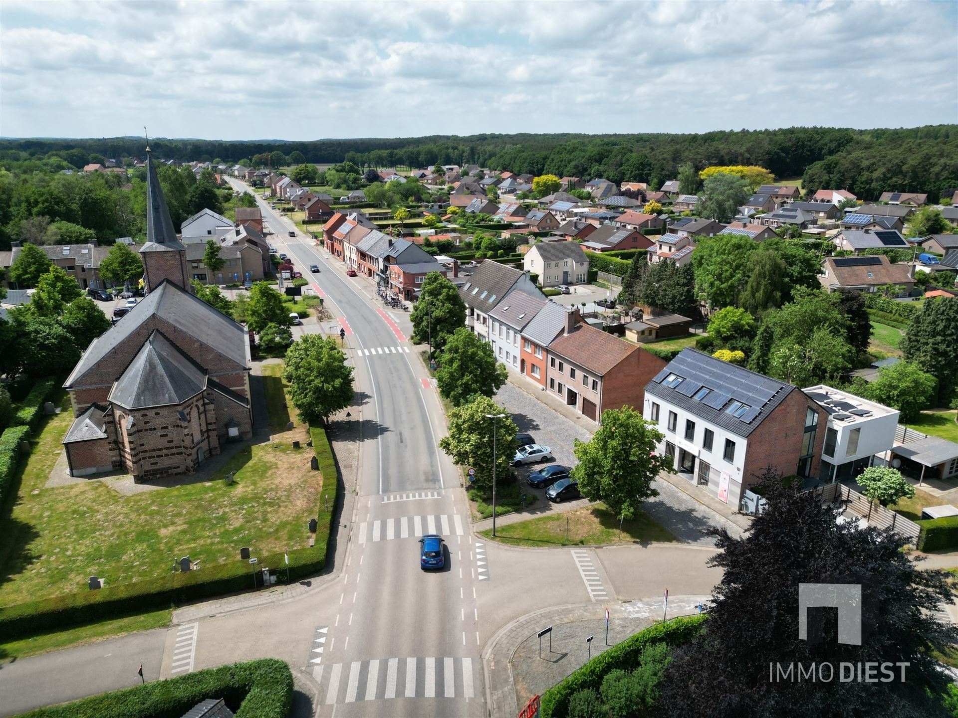 Handelspand met luxe woonst op goede locatie foto 39