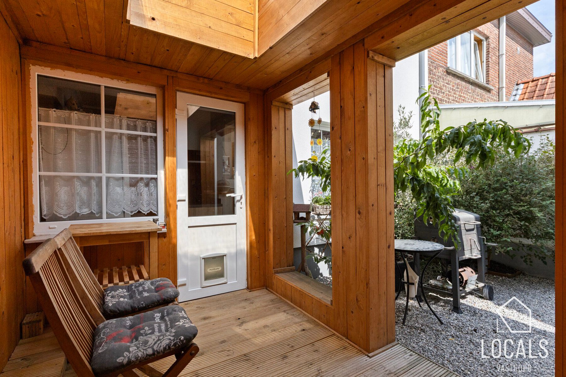 Instapklare woning met 5 slaapkamers en gezellig terras foto 6
