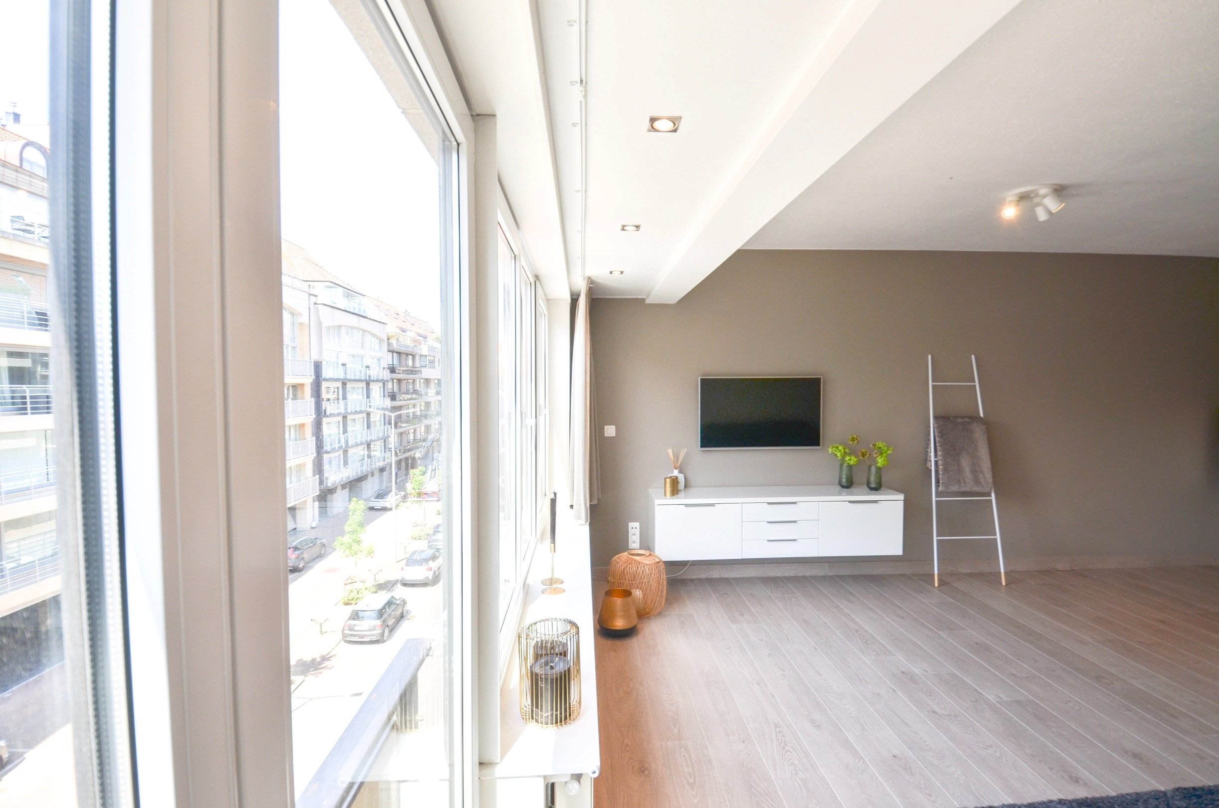 Instapklaar lichtrijk appartement met een gevelbreedte van ongeveer vijf meter. foto 5