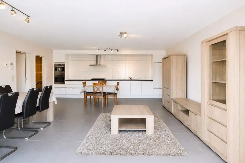 Gemeubeld gelijkvloers appartement met tuin – Heffen foto 2