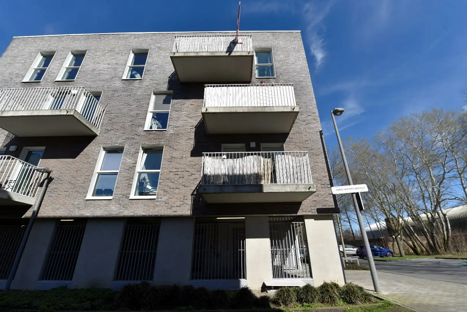 Gemeubeld appartement met autostaanplaats foto 19