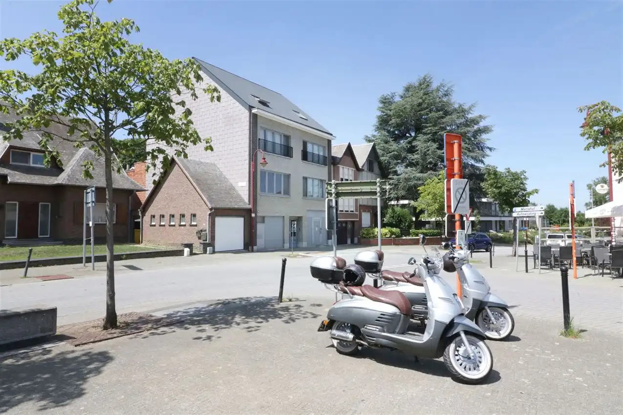 Opbrengsteigendom (handel & 4 app) op toplocatie foto 119