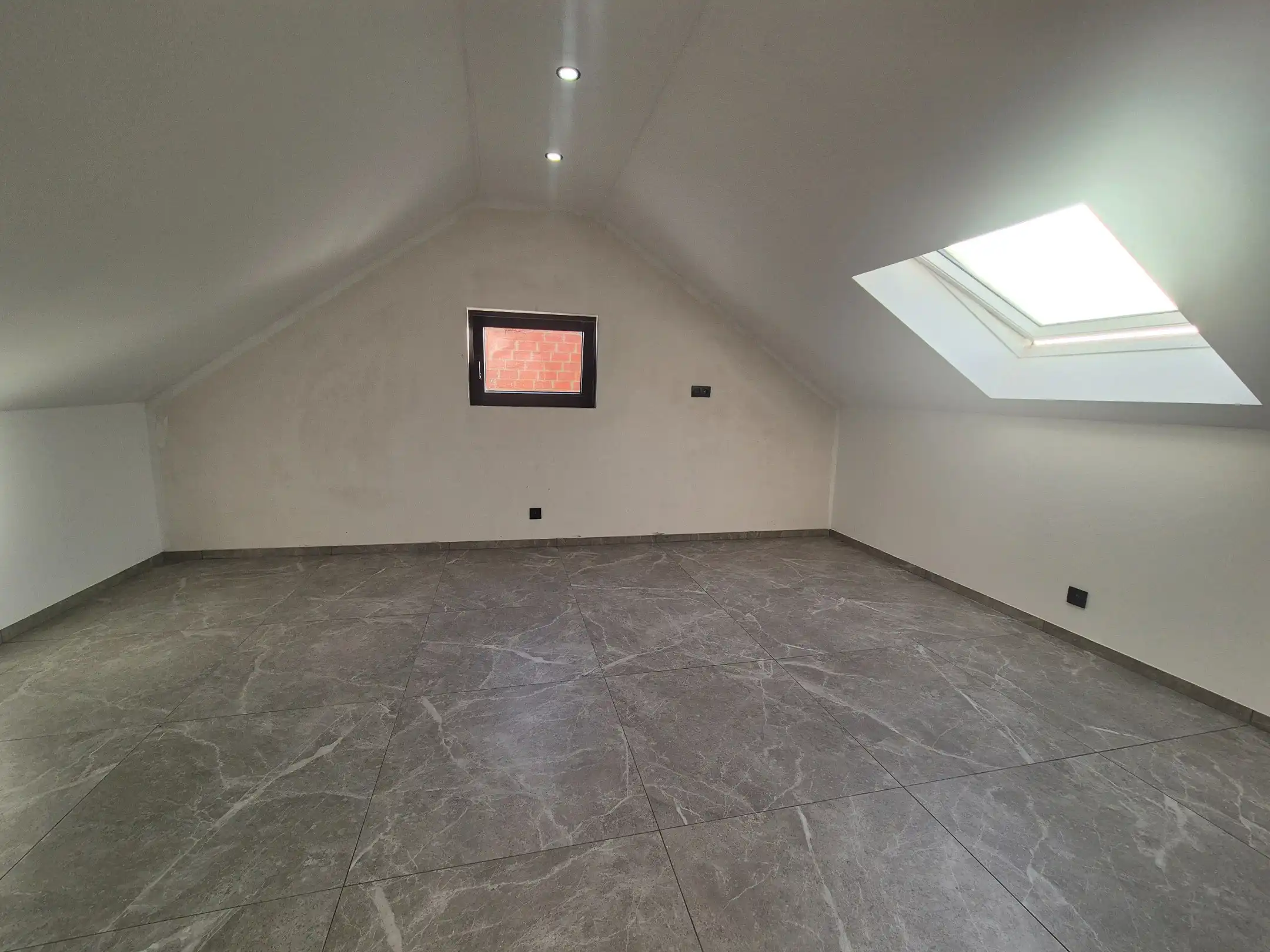 RUIME, VOLLEDIG GERENOVEERDE WONING – 5 SLAAPKAMERS – ENERGIELABEL B foto 27
