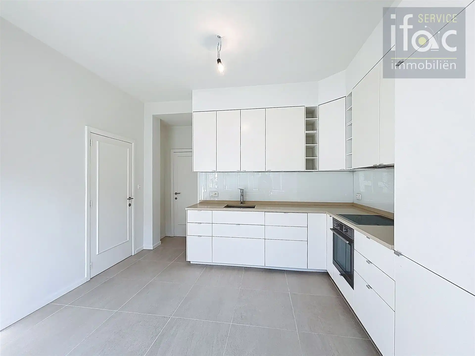 Ruim appartement van (110m²) met terras  foto 7
