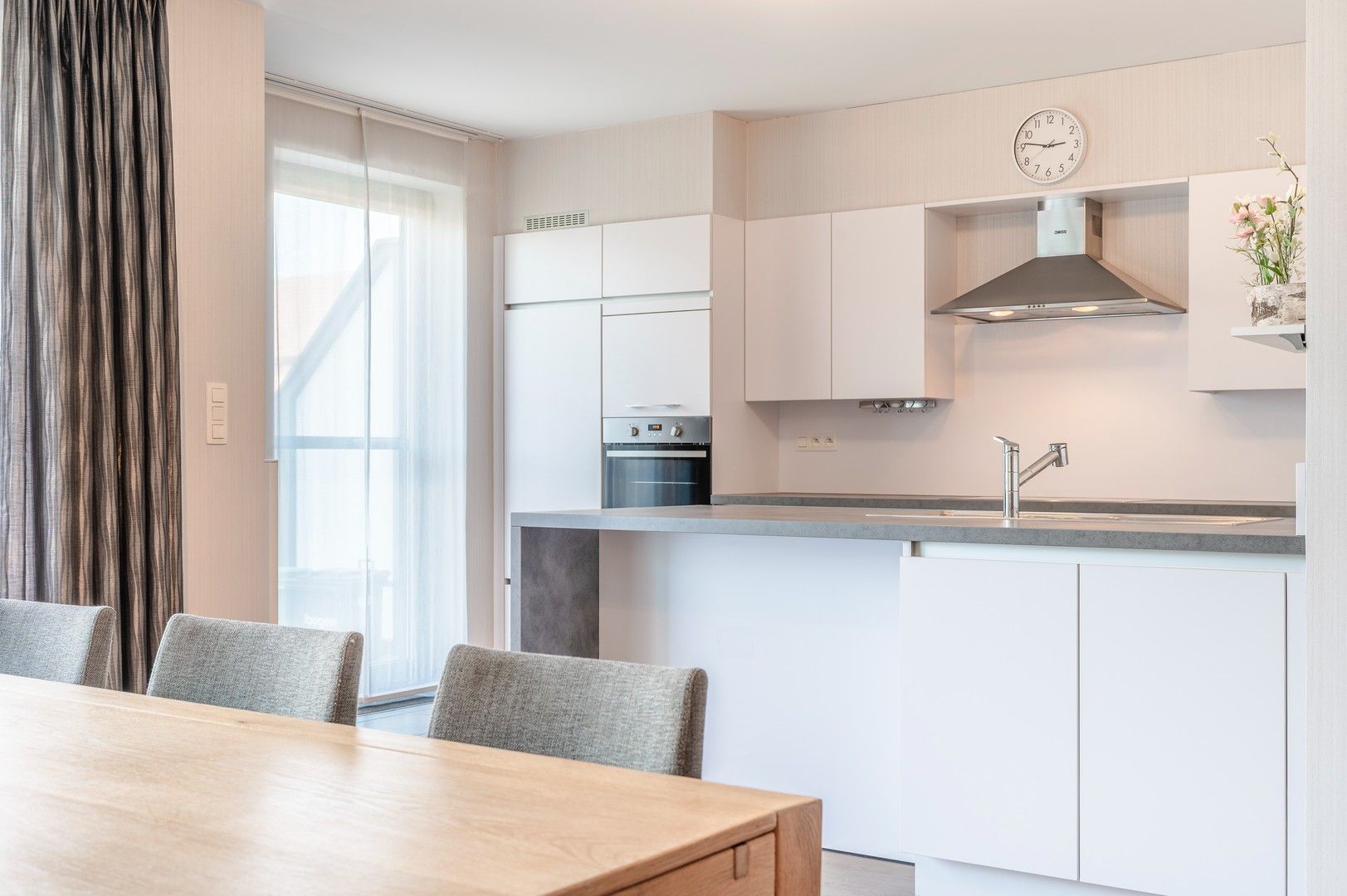 Instapklaar gelijkvloers appartement met tuin + optioneel een garage box! foto 3