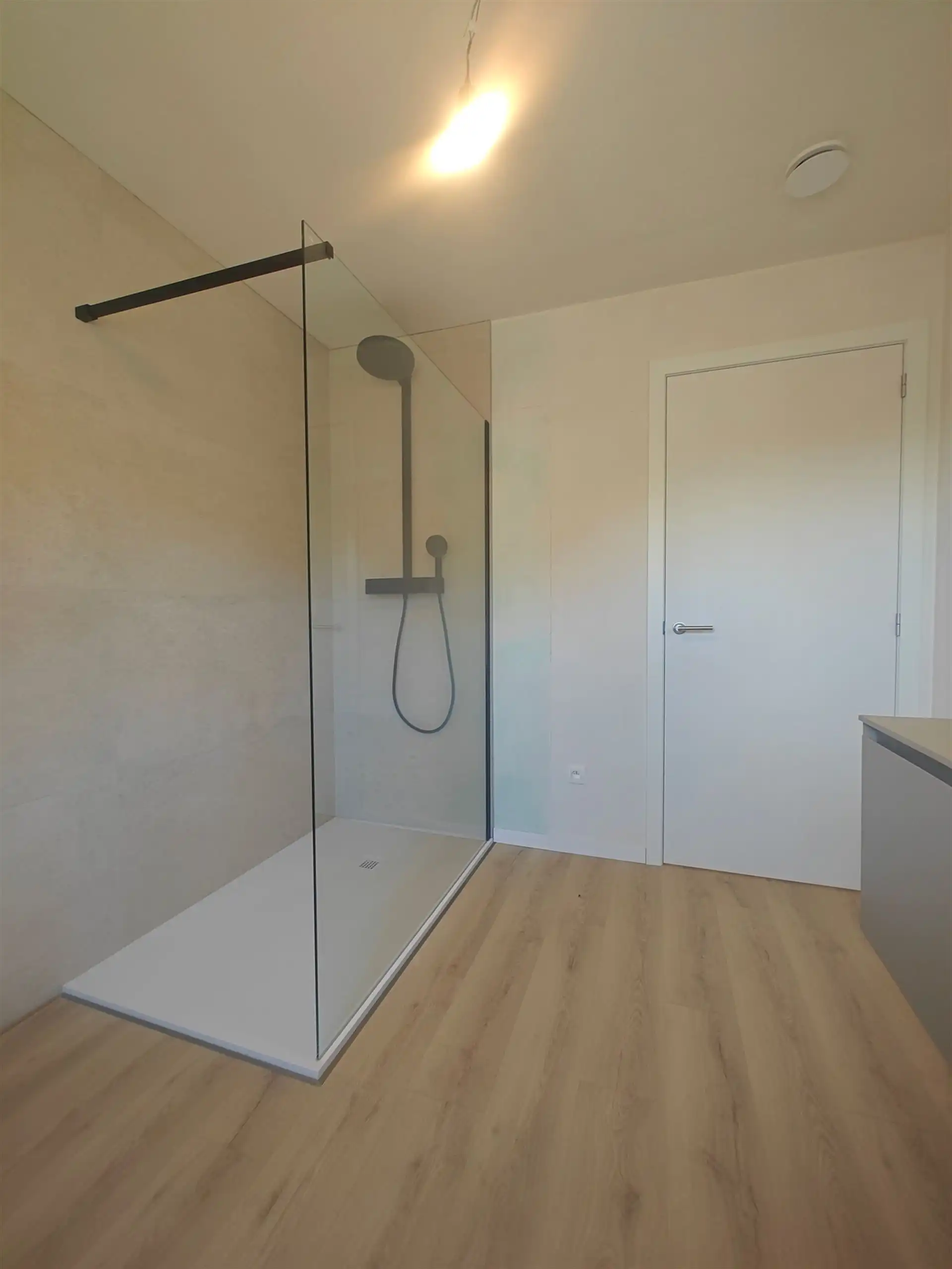 Instapklare nieuwbouwwoning met 3 slaapkamers in een rustige, kindvriendelijke buurt van Maasmechelen.  foto 15
