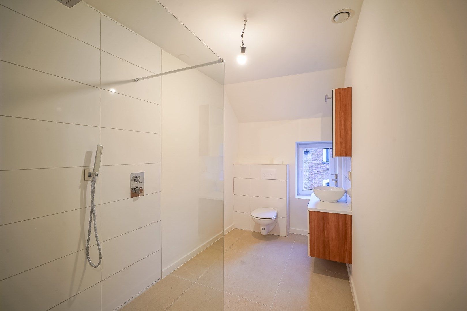 Totaal gerenoveerde woning te Huur in Zandvoorde met 3 slaapkamers en tuintje foto 15