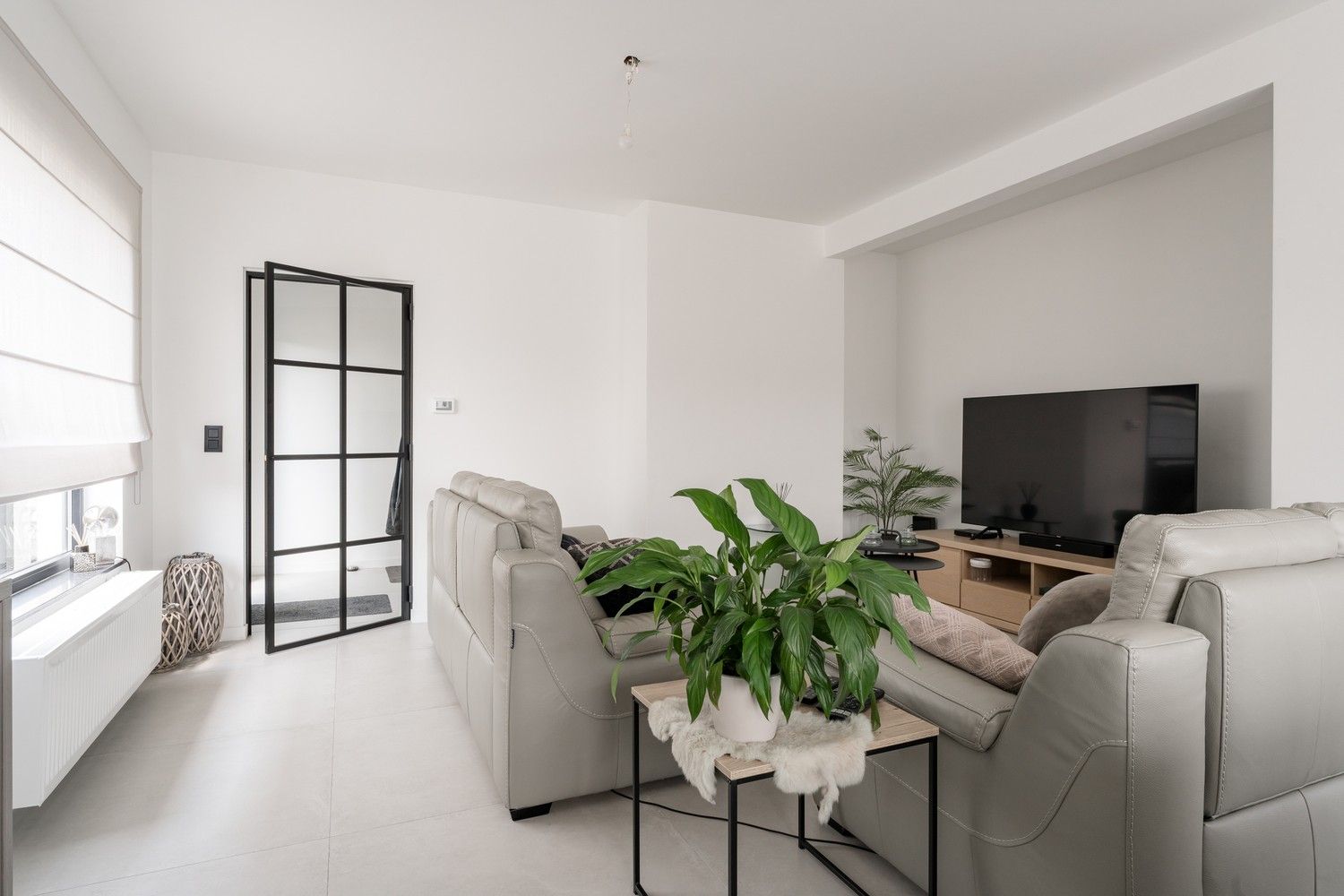 Ruim en volledig gerenoveerd 3 slaapkamer appartement foto 5