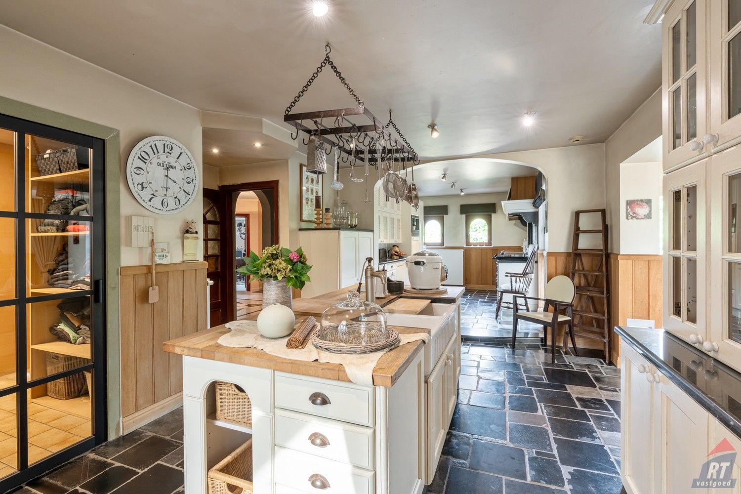 Exclusieve Spaanse villa met karakter en ruimte midden in het groen foto 7