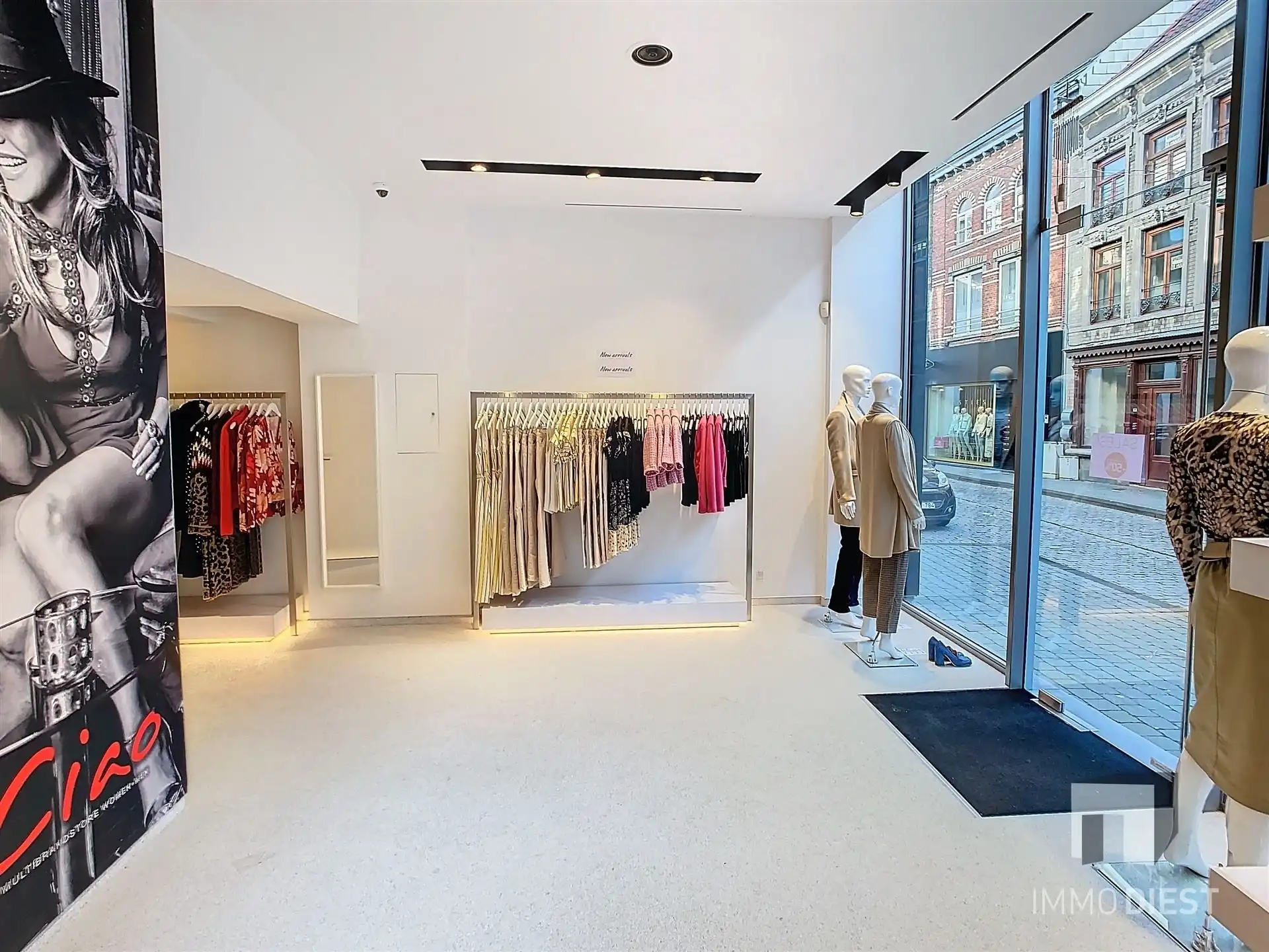 Ca. 200m² gelijkvloerse winkelruimte - uw conceptstore in het centrum van Diest foto 8