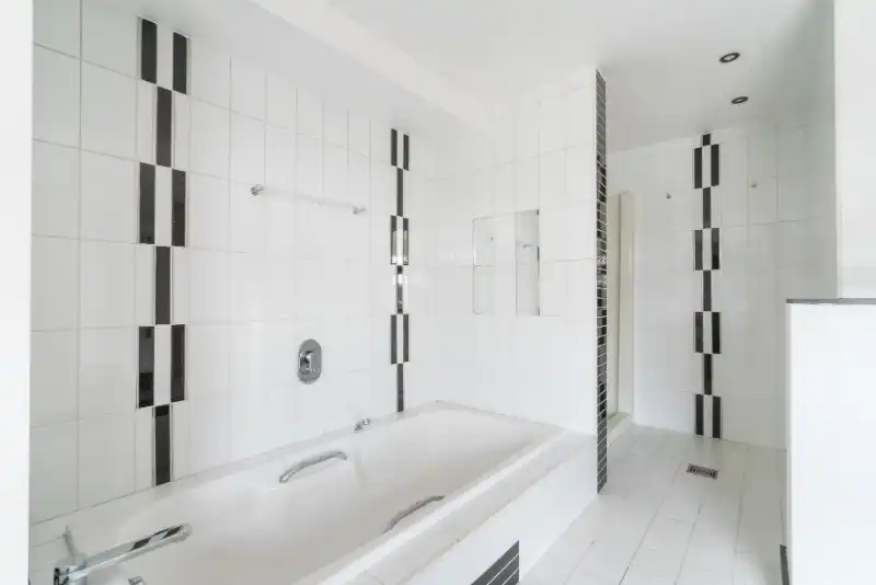 Zeer ruim appartement met privé lift! 3slpkmrs en 2 badkmrs. foto 17