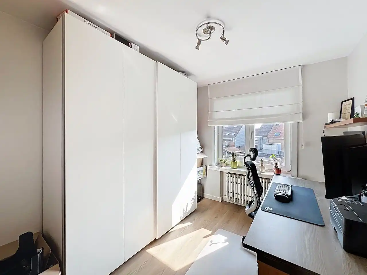 Mooi ingedeeld twee slaapkamerappartement in het hart van Heist. foto 17