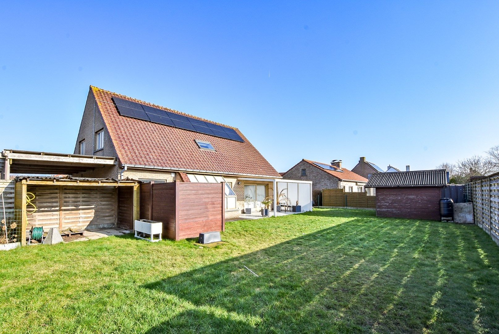 Prachtige alleenstaande villa met 4 slaapkamers op 599 m². foto 10