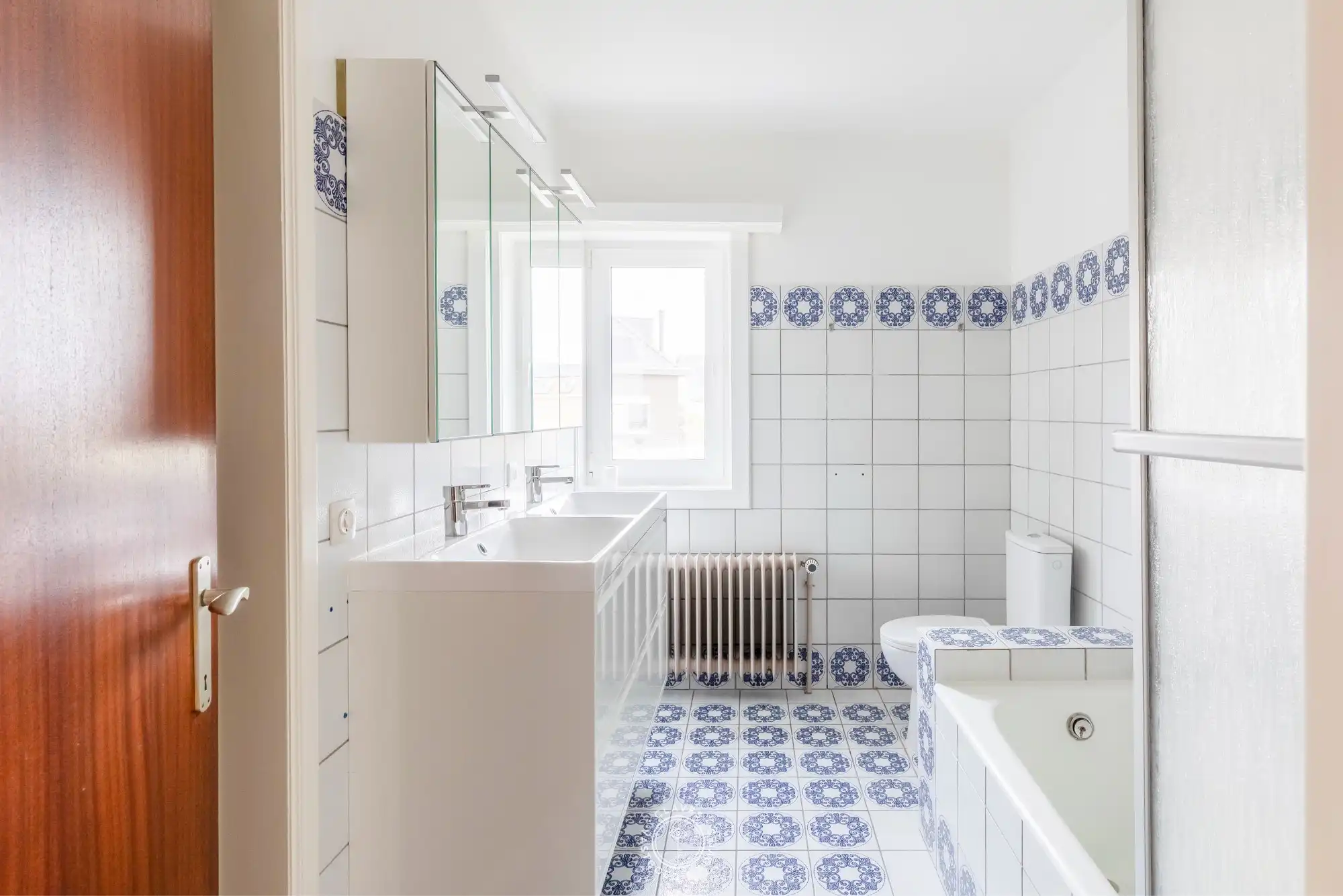 Instapklare gezinswoning met garage en tuin foto 11