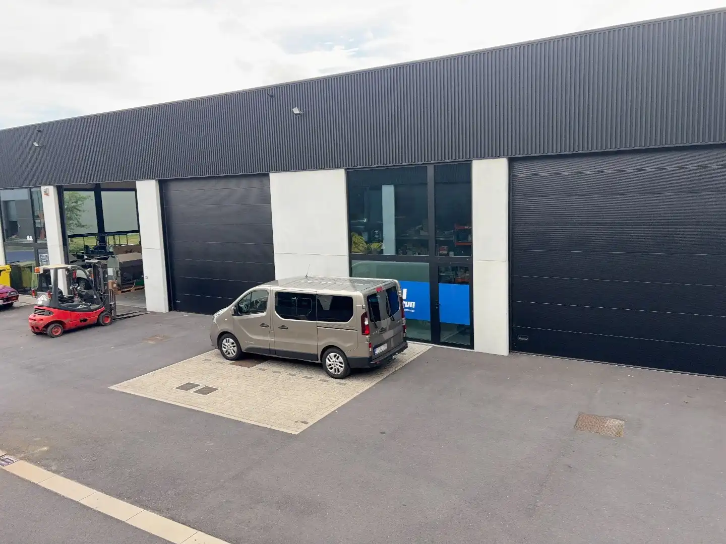 KMO Unit / loods te huur in Meulebeke op 213m². foto 5