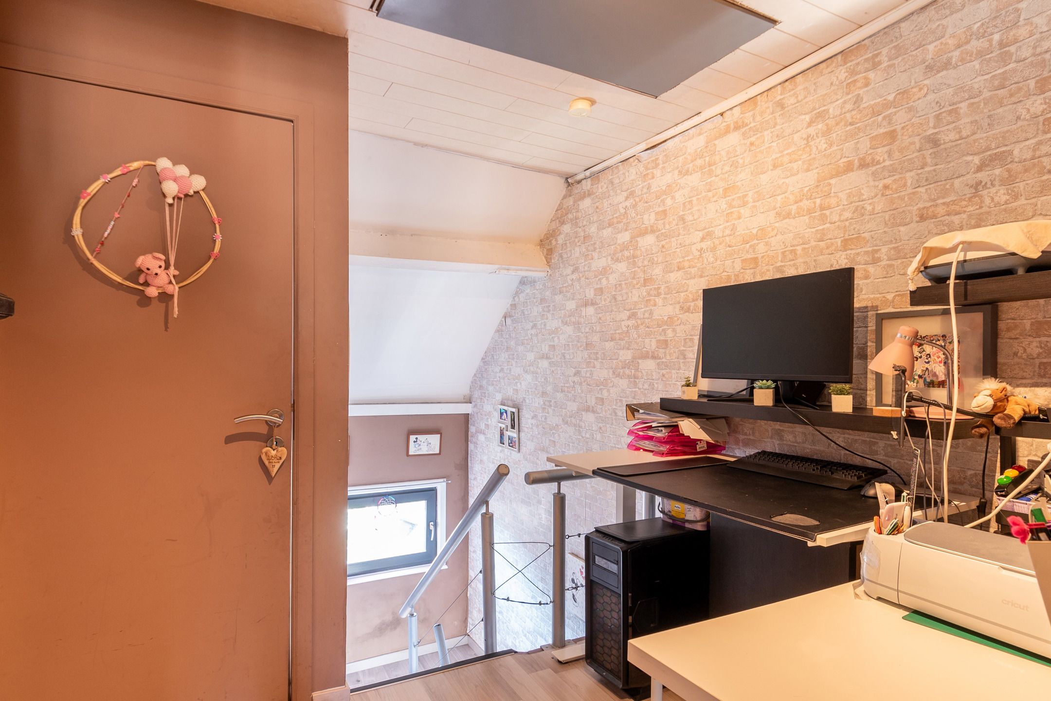 Instapklare starterswoning met garage op centrale locatie foto 12