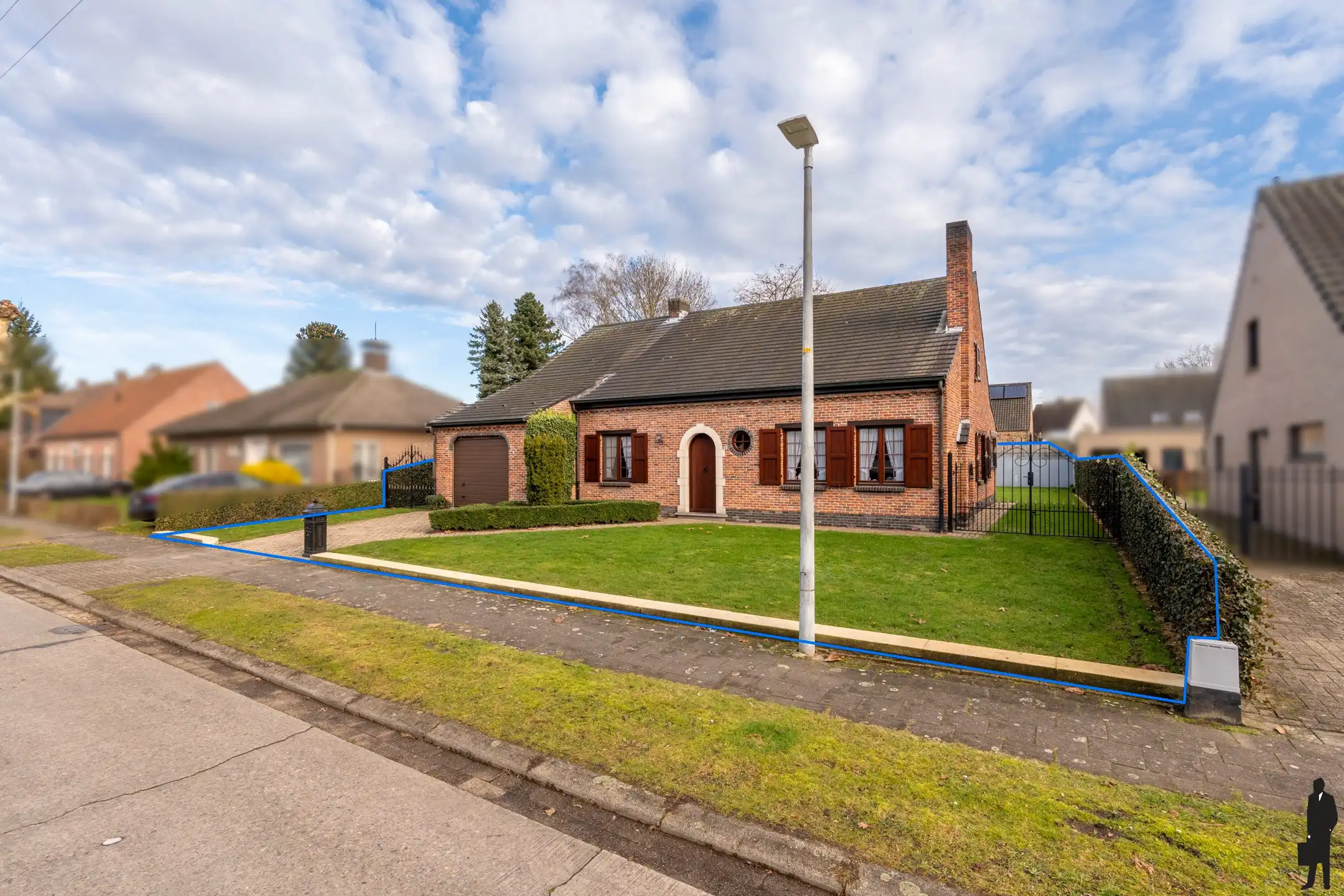 Vrijstaande woning met garage in doodlopende straat foto {{pictureIndex}}