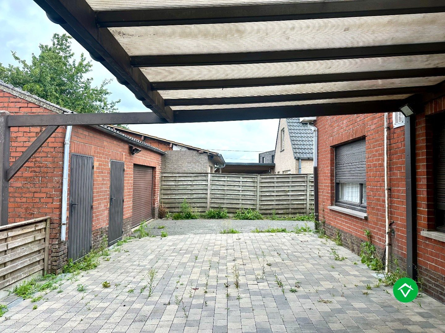 Alleenstaande woning met bakstenen garage en ruime tuin in Ichtegem foto 19