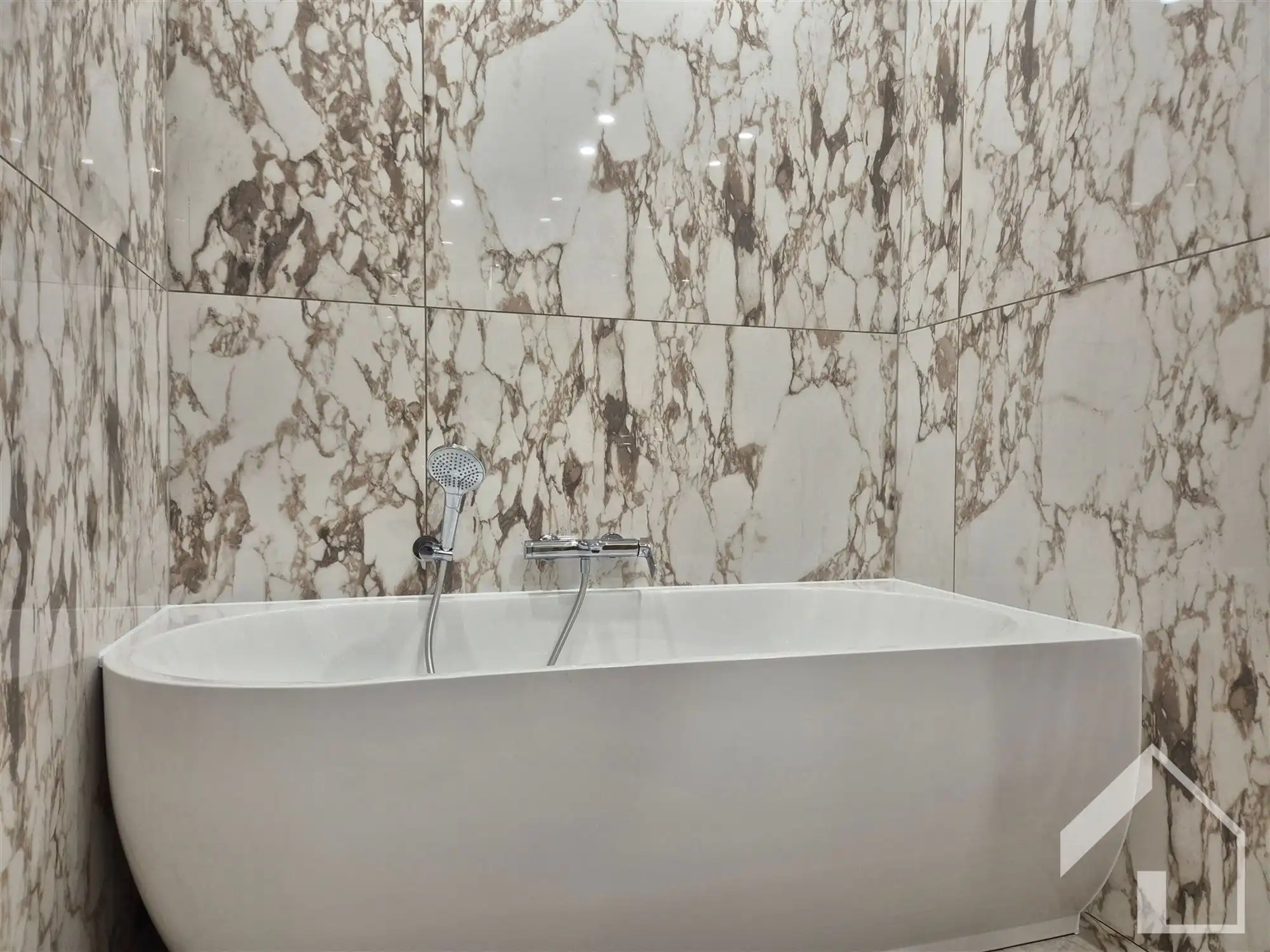 Nieuwbouw appartement op de 2de verdieping met 2 slaapkamers en lift  foto 11