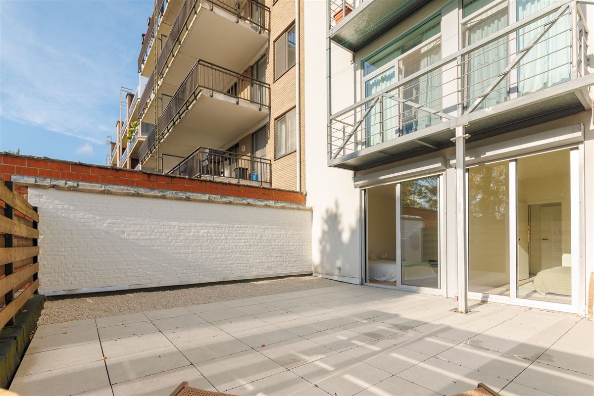 Luxueus gerenoveerd gelijkvloers appartement met 40m² terras foto 24