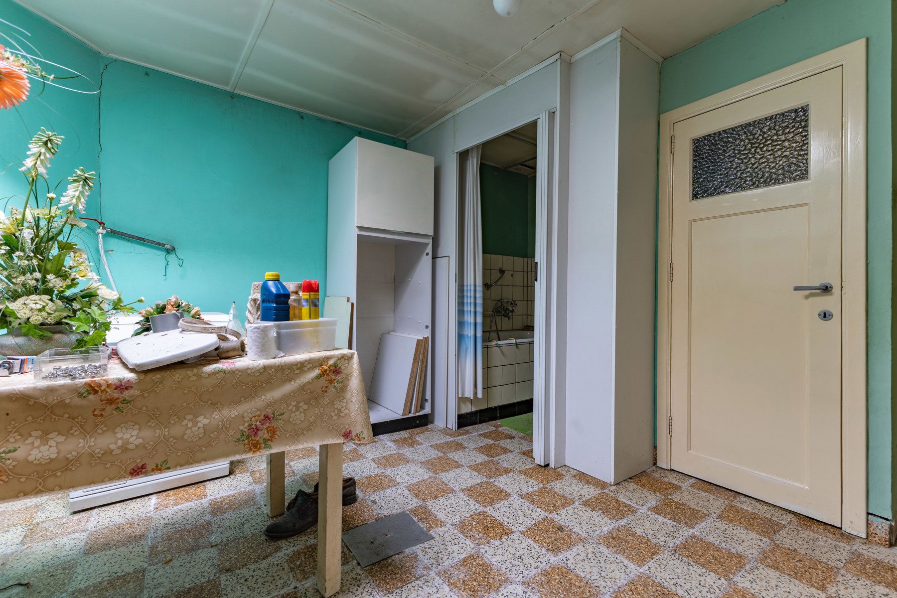 Te renoveren woning met tuin en garage foto 10