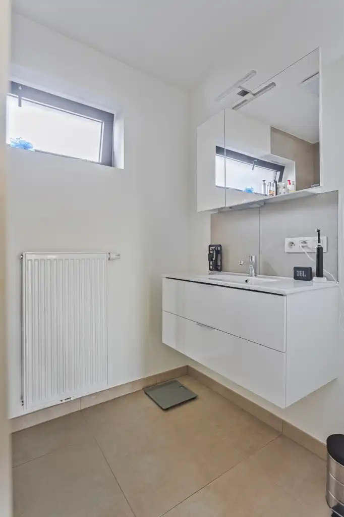 Appartement in uitstekende staat met 2 slpks en 2 carports foto 7