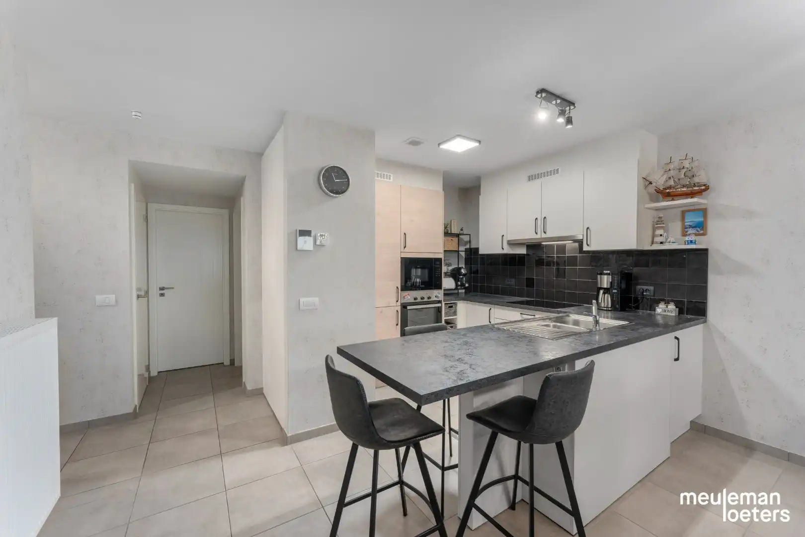 Recent appartement met twee ondergrondse autostaanplaatsen foto 5