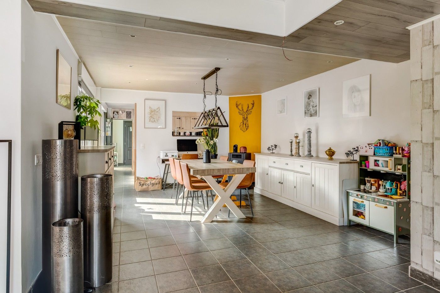 Vrijstaande, grote woning met dubbele garage op Z-perceel van 1093m² foto 6