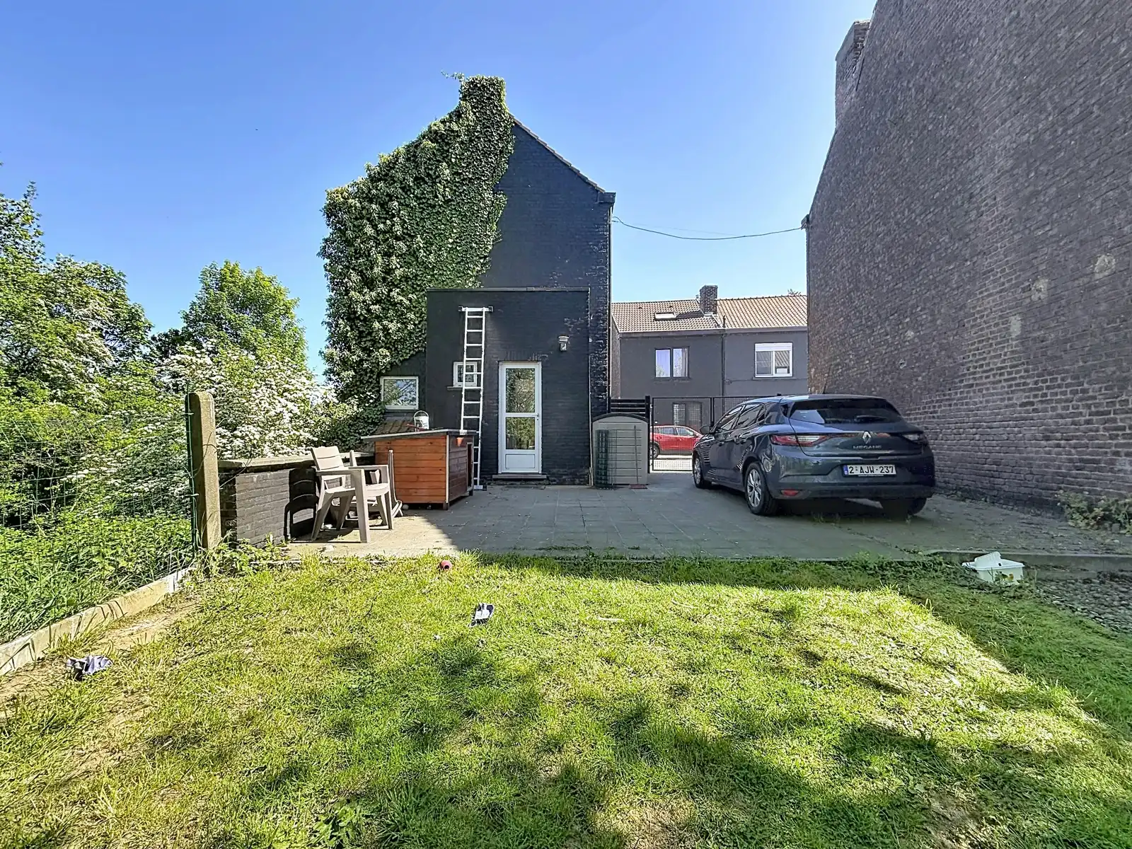 HOB in een doodlopende straat met tuin foto 22