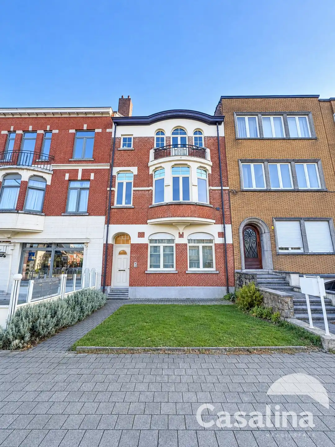 Luxe gelijkvloersappartement met stadstuin en garage box foto {{pictureIndex}}