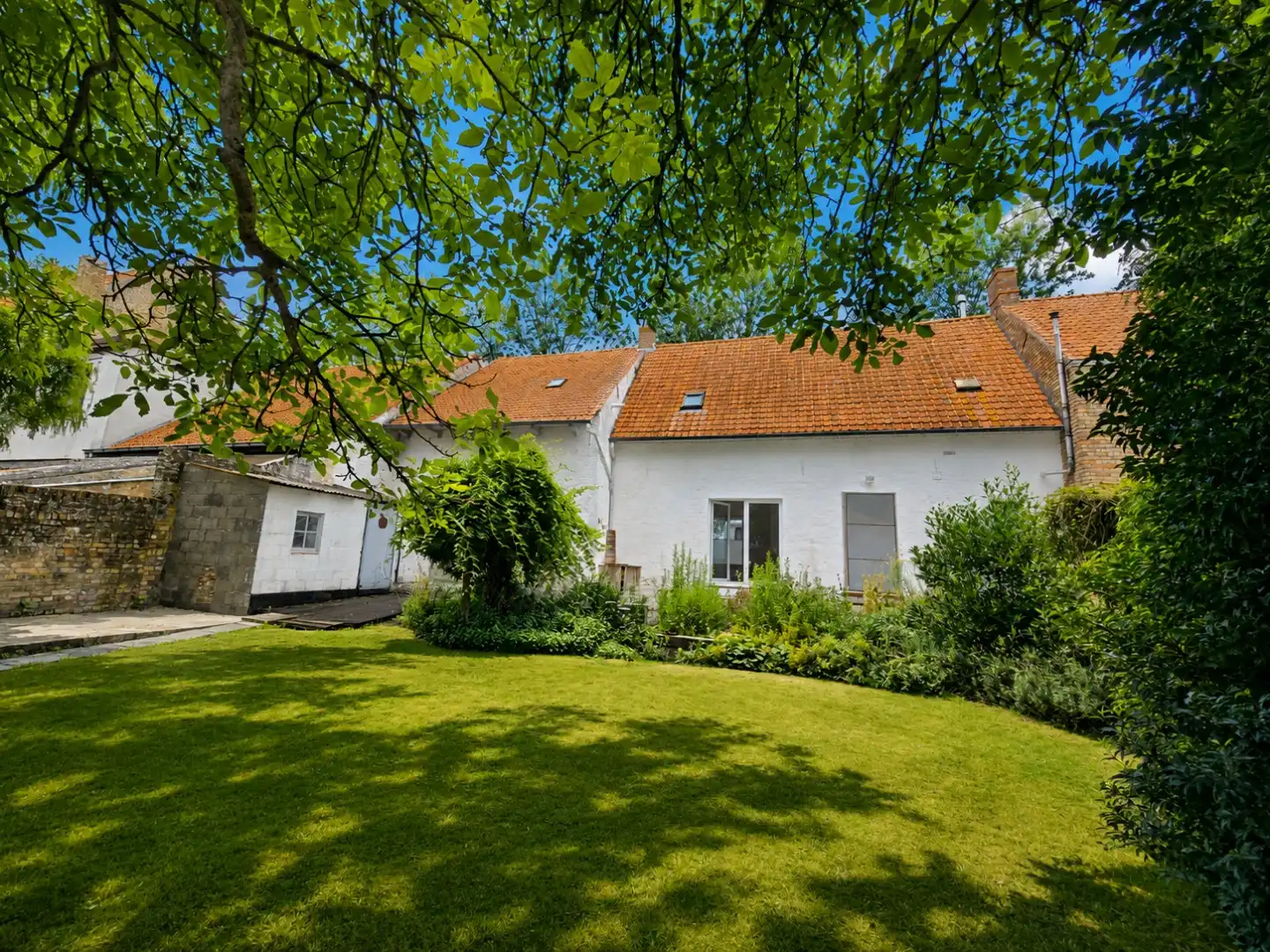 Te renoveren woning met 4 slpk's + loods te Wulpen foto 2