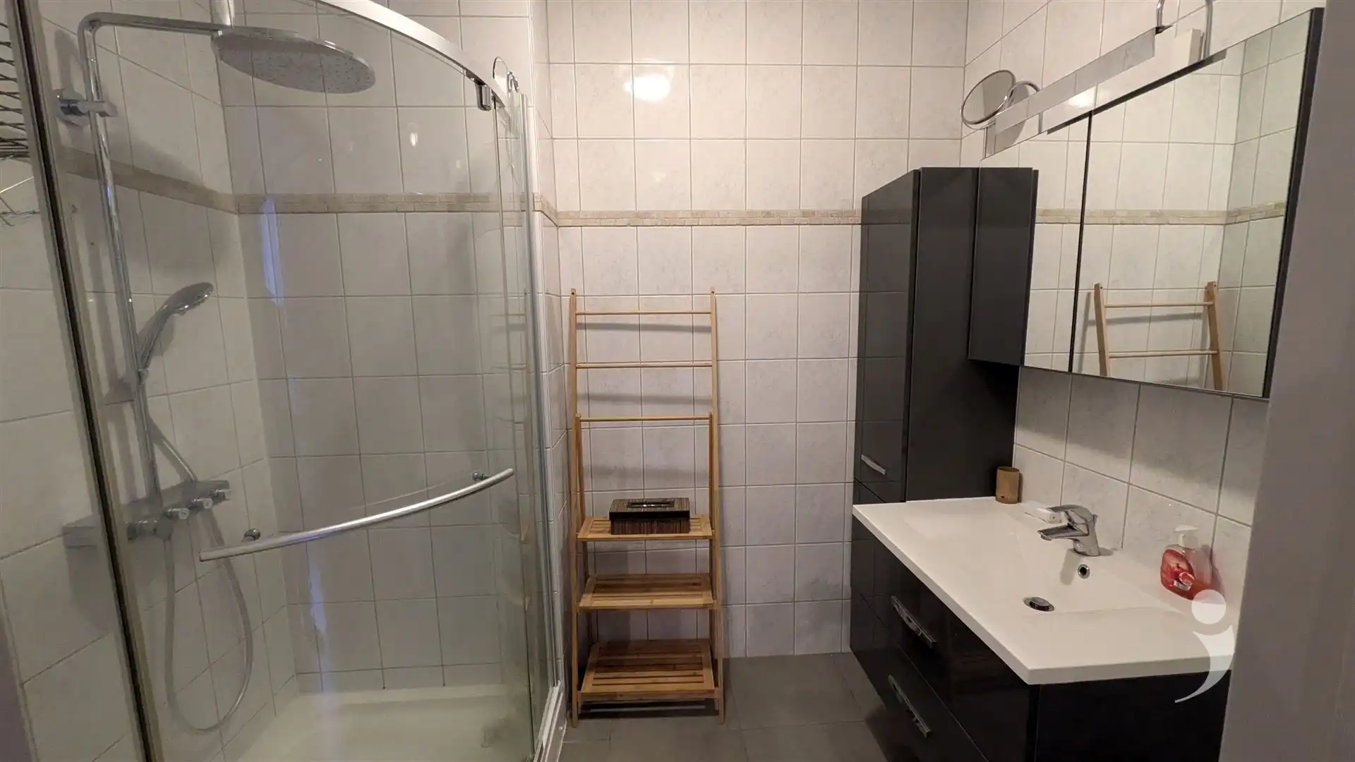 Gemeubeld appartement aan station te Aarschot. foto 8
